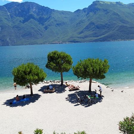 Appartamento Casa Vacanze Spiaggia D'Oro Ντεζεντσάνο ντελ Γκάρντα Εξωτερικό φωτογραφία