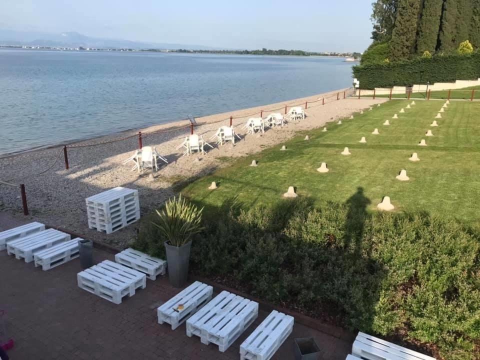 Appartamento Casa Vacanze Spiaggia D'Oro Ντεζεντσάνο ντελ Γκάρντα Εξωτερικό φωτογραφία