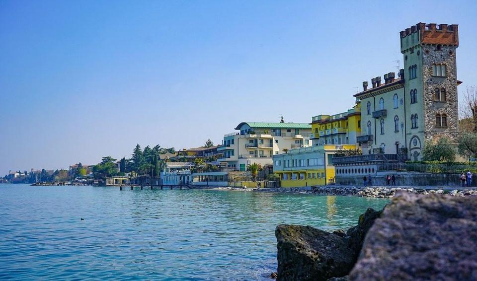 Appartamento Casa Vacanze Spiaggia D'Oro Ντεζεντσάνο ντελ Γκάρντα Εξωτερικό φωτογραφία